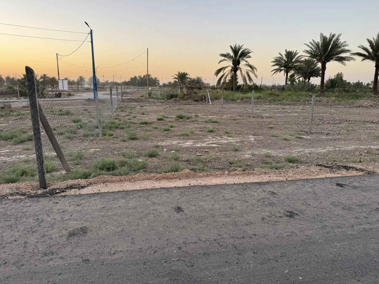 السلام عليكم قطعه للبيع طابو زراعي حي بابل طريق الحله الجديد مساحه 275واجه 10 كافه الخدمات متوفره اول قطعه بل مجمع  ***********
