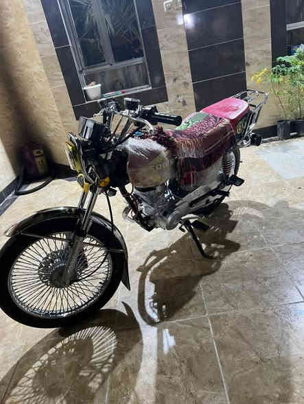 للبيع دراجة نوع سونك 4 كير مديل 2024 دراجة بعدها شركة صارله شهرين من مشدودة ممشى الدراجة 550كيلو السعر 825 وبيها مجال للاستفسار عنوان القائم قرب المستشفى ***********
