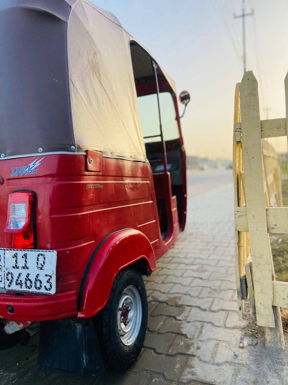 السلام عليكم تكتك 18 نازله ب 19 شهر الثاني كفاله من صبغ فقط دوس وشبر بارد بل لغد مكينه وتراي حلو كلش مال جناي تحويل شوكت ميعجبك مكان حي طارق القديم شراي يتصل سعر 5600 وبيها مجال ‏‪***********‬‏
