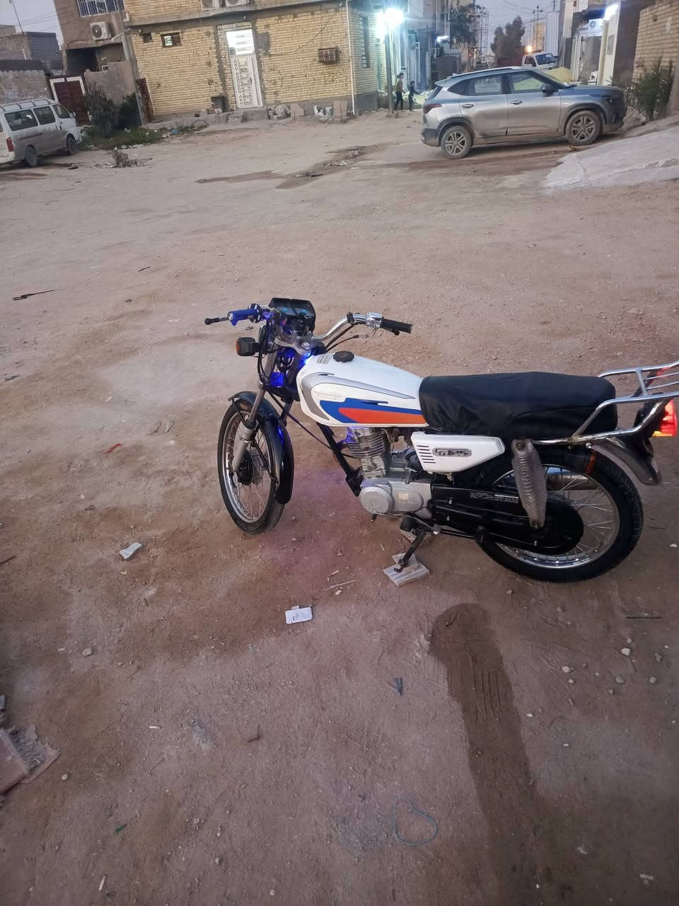 السلام عليكم شباب دراجه للبيع 
موديل 18 أوراق أصولي مكينه حلوة كهربائيات شغاله الدراجه جاهزة مال شغل مداور يم حسين السعر 350 وبيها مجال للشراي مكاني كربلاء الاسكان العسكري شارع الدرة الرقم ***********
