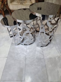 طبلات مع ميز بلازما للبيع العنوان جميله 07768523191