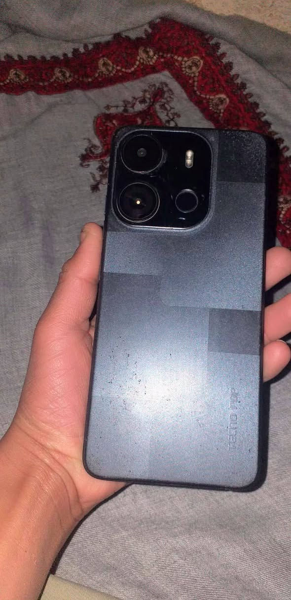 السلام عليكم مبايل مراوس ذاكره 64شاحنه رفيعه مبايل نظيف يشغل كل تطبيقات بس العاب مو كله يشغله تواصل عله هاذا رقمي ***********
