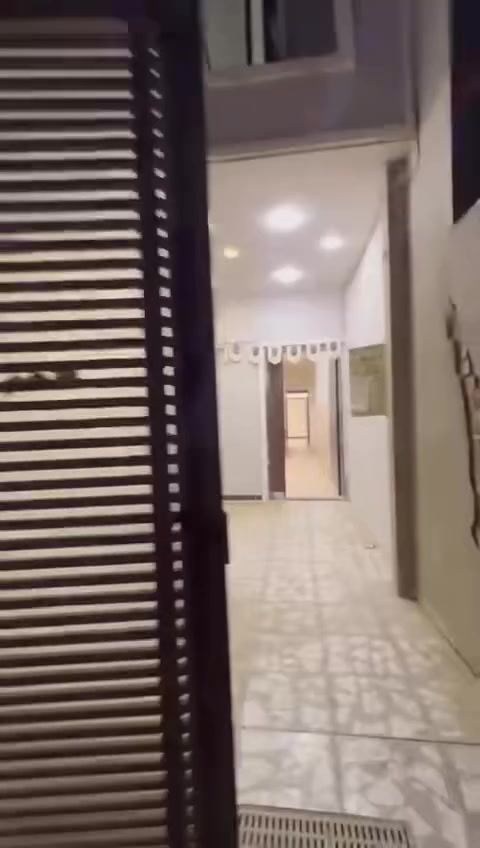 السلام عليكم بيت الايجار مساحه 150 3 غرف نوم وصحيات عدد 2 كراج جبير الاعظميه شارع عمر مقبل قصر بلاسم الايجار مليون ونص الاستفسار وتساب ***********
