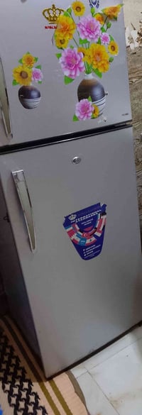 ثلاجه للبيع ما بيها شي تبرد وتجمد والسعر 70 07893957660