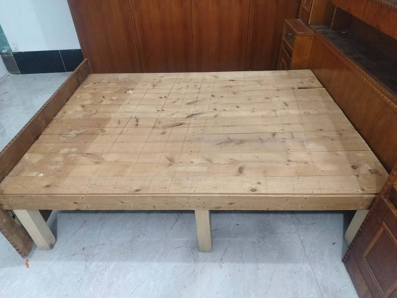 السلام عليكم غرفة للبيع. مع دوشك  احطاطة مو سوكي. بيع مستعجل السعر 500 وبيها مجال كنعان ***********
