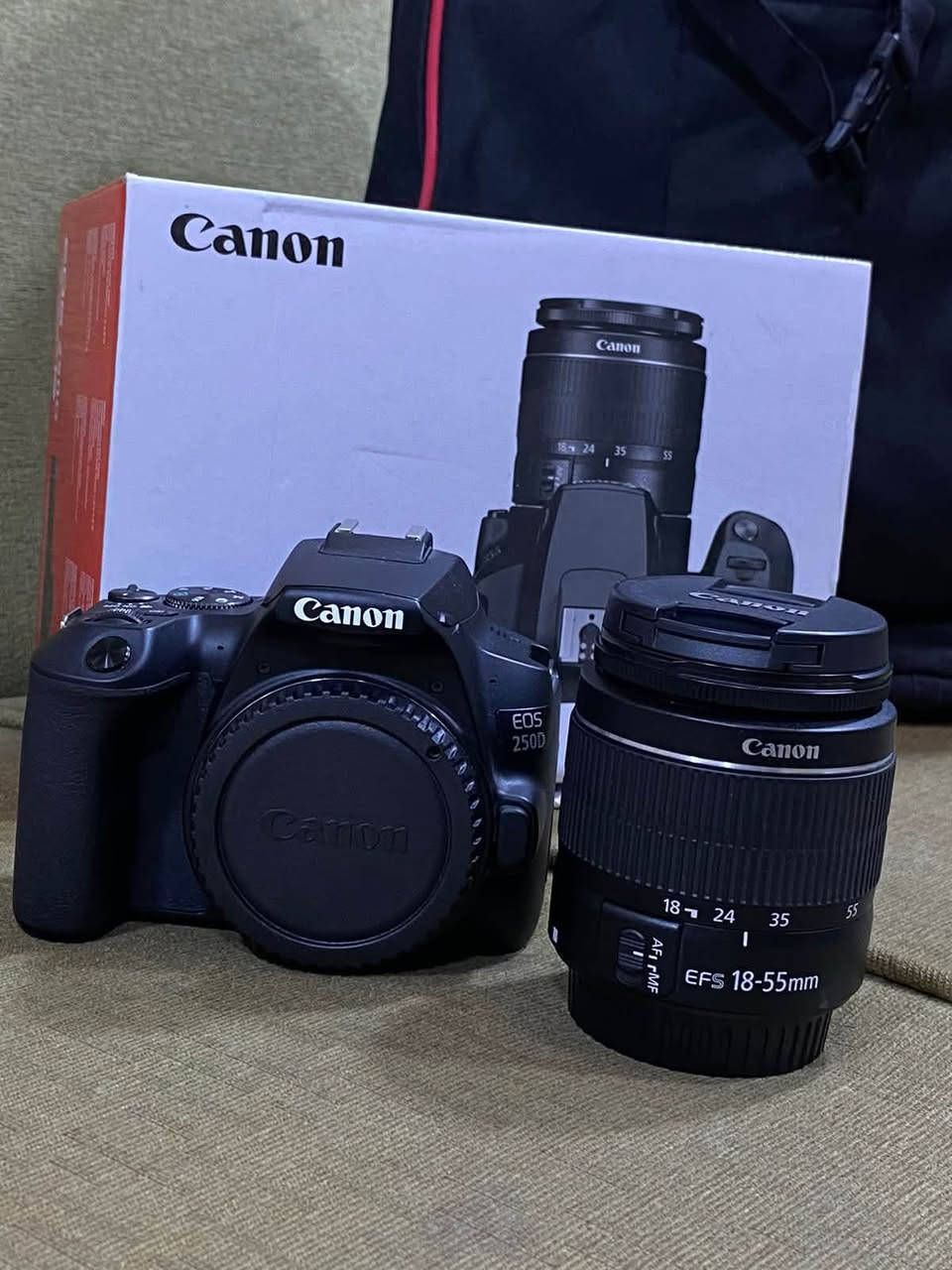 للبيع Canon EOS 250D
كاميرا نظيفة جدًا وتعمل بكفاءة ممتازة، الاستخدام شخصي.

المواصفات:

* دقة 24.1 ميجابكسل
* تصوير 4K وFull HD
* شاشة لمس متحركة بالكامل
* Wi-Fi وBluetooth
* تركيز تلقائي سريع Dual Pixel AF
* مناسبة للتصوير الفوتوغرافي وصناعة المحتوى.

الملحقات:

* ✅ العدسة الأصلية Canon 18-55mm
* ✅ الجنطة الأصلية
* ✅ الكارتون الأصلي
* ✅ الشاحن والبطارية

الكاميرا بحالة ممتازة، وما بيها أي مشاكل.
للاستفسار أو معرفة السعر، راسلني على 

***********

السعر ٦٥٠ الف وبيها مجال بسيط
