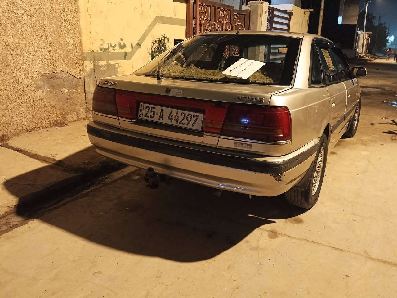 السلام عليكم ورحمه الله وبركاته 
مازدا موديل 90 
سيارة ابلادية وجديدة 
تخم تاير وباتري جديد 
صدر خلفي امامي جديد 
رقم كركوك انكليزي بسمي سنويا 31 
مكينه 12بخ 
جام كهربائي 
العنوان ديالى بعقوبة مقابل مجسر المفرق 
السعر 38وبيها مجال للطيبين 
***********
