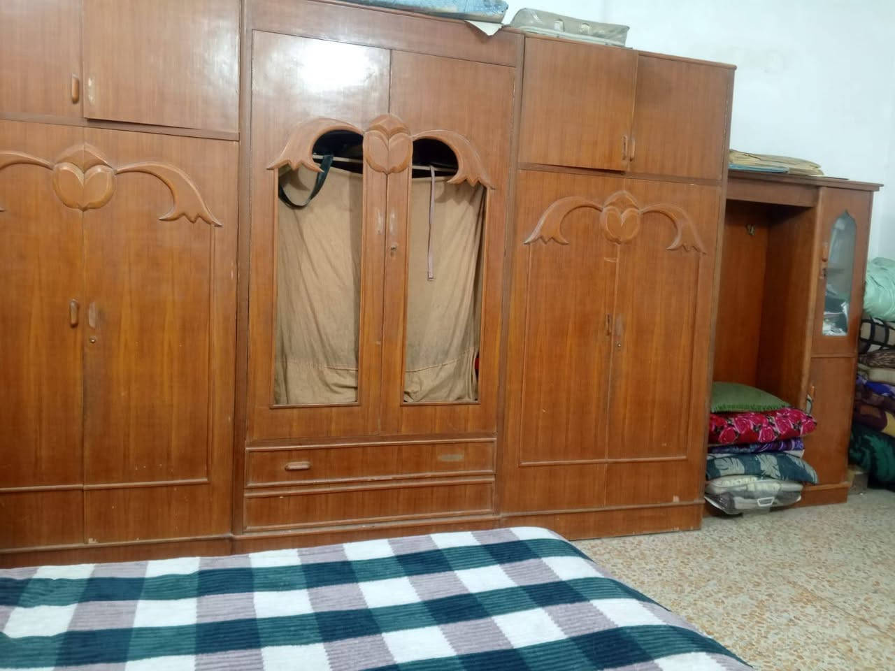 مكلفه بلنشر غرفه للبيع ب450 وبيه مجال مكانه محاويل للاتصال ع الرقم ***********
