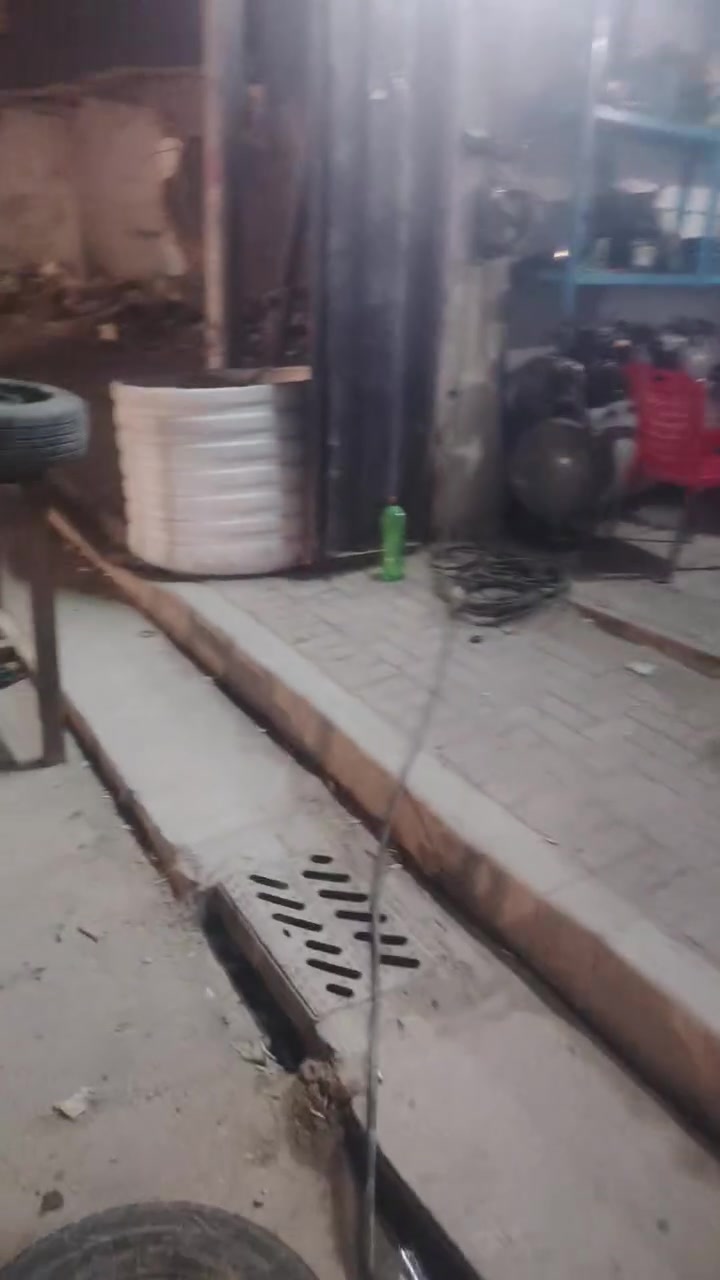 السلام عليكم محل كامل مال تبديل دهن وغسل وبنجر جاهز من كلشي السعر 3 ونص عنواني بغداد حي اور للتواصل  ***********
