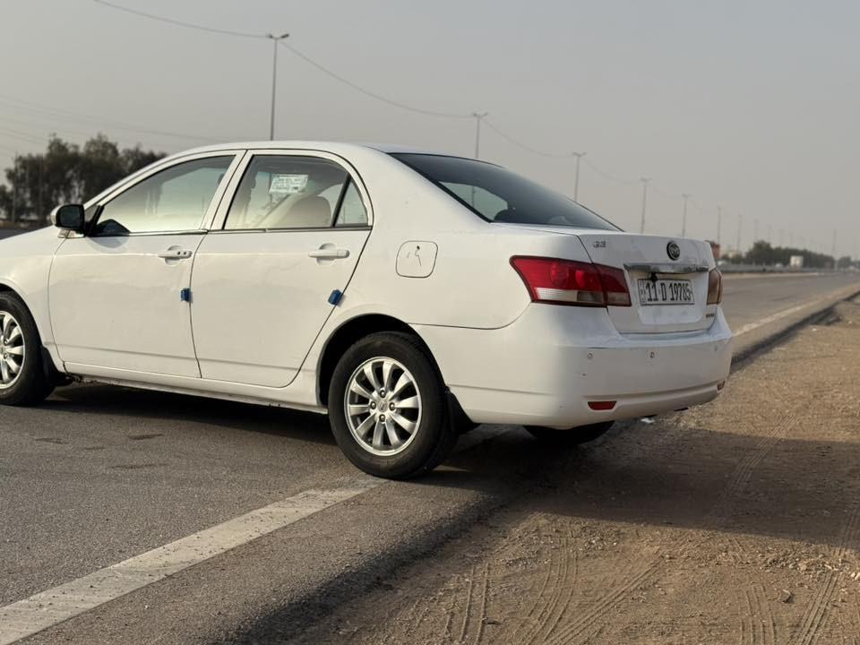 سلام عليكم BYD. G3. 2016 سياره جديده ماشيه 114 مكفوله من ضربه وصبغ وتبديد وبارد سياره جديده وجاهزه على اخر حبايه كير ومكينه مكفولات مواصفاتهاا
1 شاشه كامره 
2 حساسات 
3 اشاير بل مري 
4 حساسات 
5 مري كهرباء 
6 كشن جلد
7 لايت بك لايت لد 
8 ويل كب 
9 كير اوتماتيك مكفول 
سياره جديده وما متعوبه احلا من الصوره بهواي رقم بغداد انكليزي هزه وسنويه جدد تحويل مباشر 
مكاني بغداد 
سعرها 58 وبيها مجال 
رقمي ***********
