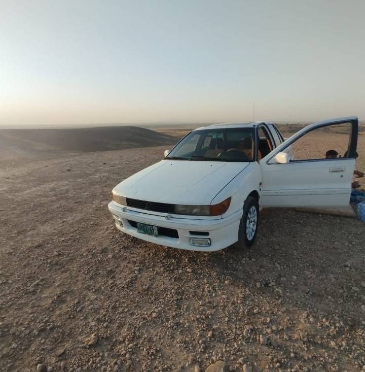 ميسيوبوشي لانسر. بدون صبغ سياره اقتصاديا جدا بنزين وعطلات صدر ودبلات قبل شهرين مسوي تايرات طخم فوق النص عمر. محرك يريد تجفيت. وكيل اول يحول وجايب صحة صدور وكاله باركود. وكملت فحص هزه فقط تعمل عقد مروري وتحول غرامه مخالفات مروريه ٣١٠عليها تنزل من السعر25 مكانها ناحية الگوير. م/***********
