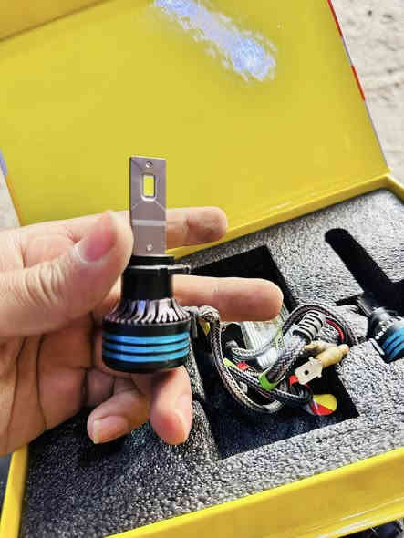 سلام عليكم اخوتي زوج لايتات مال موديل ٢٠١٤ شكل ٢٠١٨ جدد كارتون نضيفات كلش هنه وزنون مالتهن وفيش اطيك جاهزات مراوس عادي ترهم  مكاني سماوه ***********
