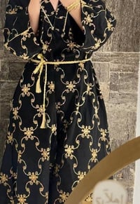 كلابيات • خيط ذهبي • خرز بارز