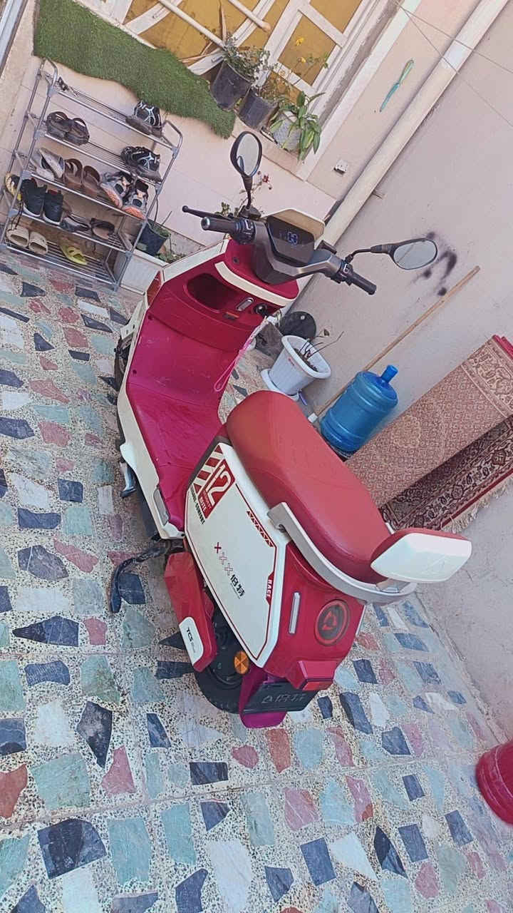 سلام عليكم شباب دراجه شحن 6باتري لدراجه حلوه موديل 2025 مكفوله لتاير الخلفي جديد لدراجه ضخمه سرعه65 لون ماروني و بيض لدراجه سعر800الف مكان بغداد تقاطع درويش كفاءات السيديه شارع كنانه رقم***********وتساب
