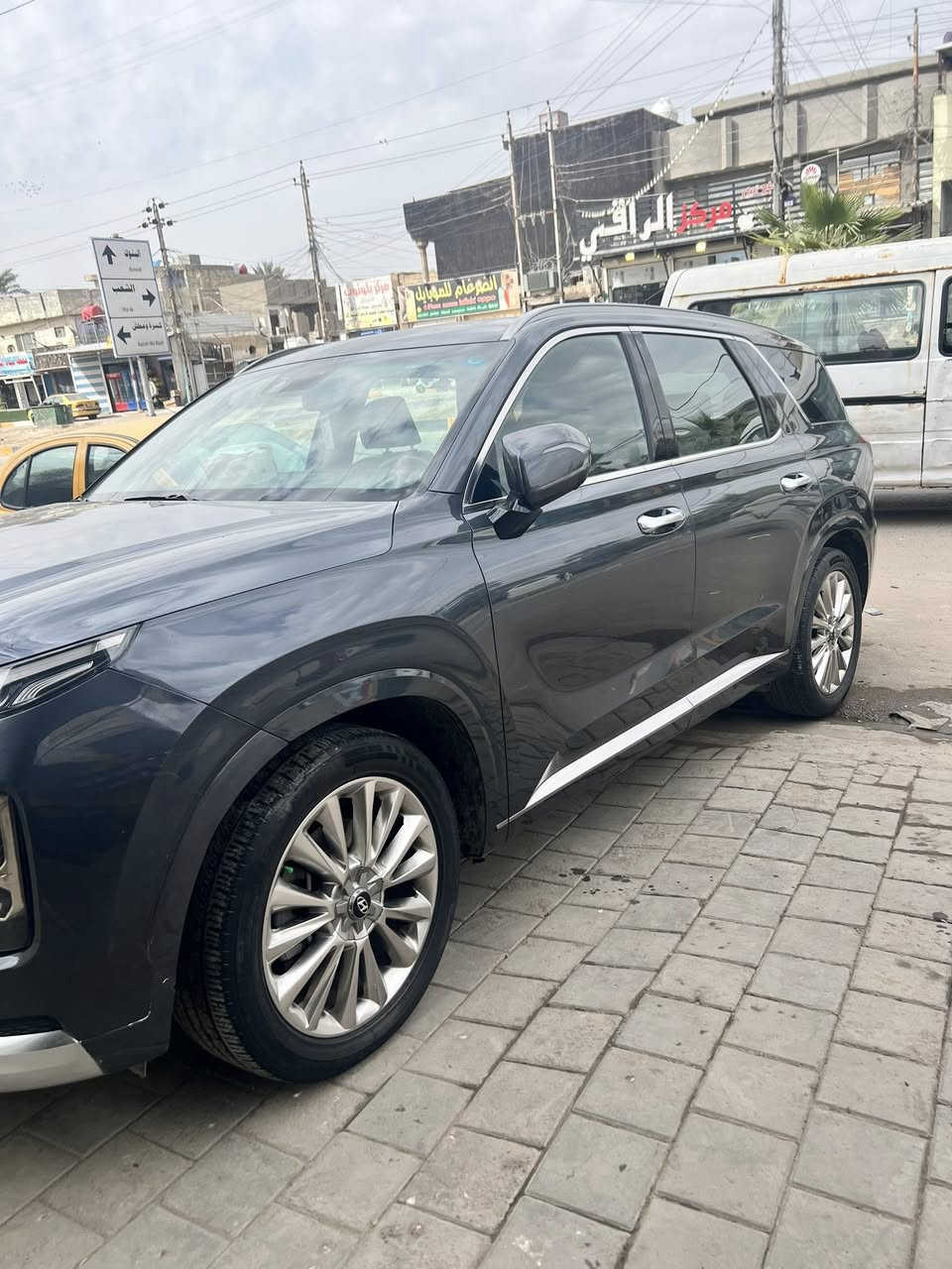 بلسايد للبيع لمتد مواصفات 1/1  اللون فيلي موديل 2020 حجم المحرك ٦ سلندر 3800 بنراما كشنات تدفه تبريد مساجات 7 راكب  السياره بسمي وارد امريكي بيها جاملغ وبنيد وبيع طخه خفيفه بلجنطه علبارد كلش خفيفه  السعر 240 ومجالها بسيط للاستفسار واتساب ***********
