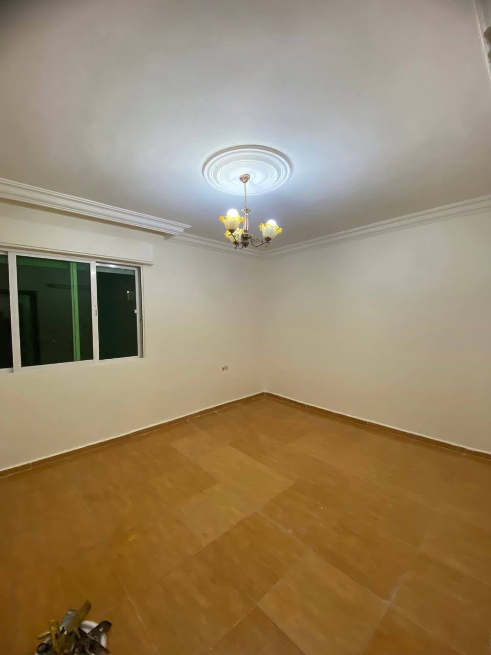 � شقة أحلامك للبيع – الربط / ضاحية الحسين 🌟
✨ مساحة 127 م² | 3 غرف نوم (واحدة ماستر) | غرفة ضيوف | صالة واسعة | مطبخ | 3 حمامات | بلكونة مطلة
✨ واجهات شرقية وجنوبية تهوية وإضاءة ممتازة

📍 الموقع: ضاحية الحسين – الربط
🏥 قريب جدًا من مستشفى بسمة الجديد ومستشفى بديعة
🛍️ قريب من الأسواق والخدمات والمواصلات

💰 السعر: 38,000 دينار فقط – فرصة مميزة للسكن أو الاستثمار

📞 للتواصل والاستفسار الاتصال على 

0776100386

تابعوا صفحتنا ليصلكم كل ما هو جديد
مجموعة مكاتب الشيخ العقاريه 

#شقق٠فارغه٠للبيع٠ضاحيه٠الحسين٠قرب٠مستشفى٠بديعه٠استثمار٠او٠سكن٠للبيع٠للبيع


**إذا كنت صاحب هذا الإعلان وتريد حذفه لأي سبب، رجاءا أرسل رسالة إلى الدعم الفني**