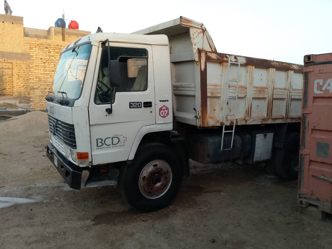 سلام عليكم فالفو للبيع موديل 95 محرك جي 10 كير حجم 1400 سياره جاهز العمل تخم تاير جديد 24 رقم الهاتف ***********
