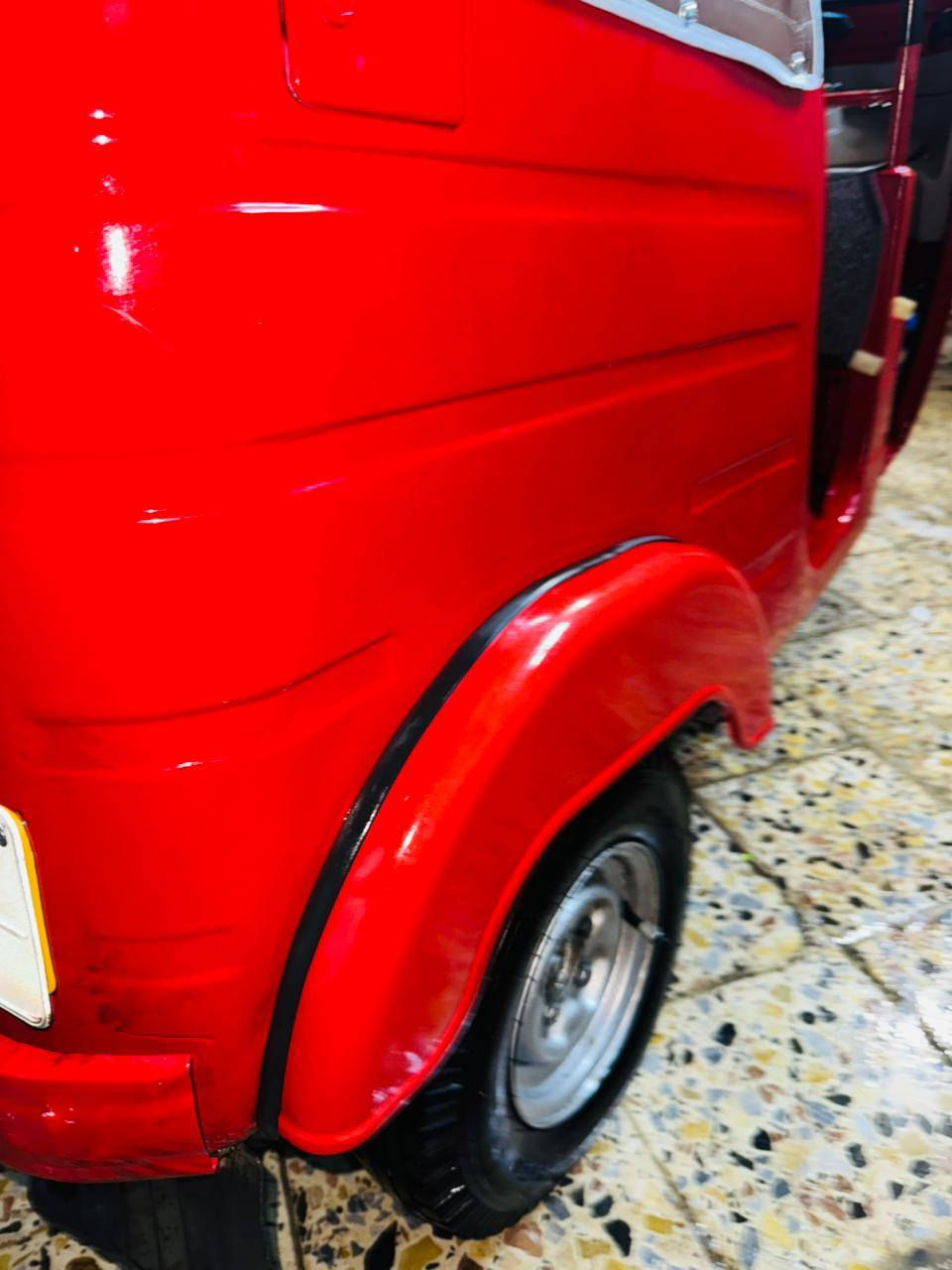 السلام عليكم 
تكتك موديل 2018
تكتك خير من الله تعمير كله جديد ترايك وين ما يعجبك
دبلات تايرات جادر كهربائيات كله جديد 
بيه شبر بارد ب لغد اليسرى الباقي كله جديد خير من الله 
عنواني بغداد حي الجهاد 
الرقم:***********
