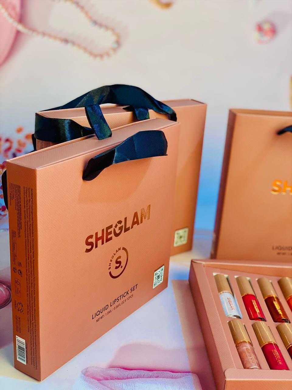 ✨ سيت حمر SHIGLAM الفخم ✨
إذا تدورين الأناقة بكل لوك… هذا السيت معمول إلج 💋🔥

💄 يحتوي على:
▪️ ١٢ قطعة كاملة 😍
▪️ حمر مات: لون ثابت وناعم وما ينشف الشفايف 💕
▪️ حمر كلوس: لمعة حلوة تعطي امتلاء وجاذبية ✨
▪️ Mirror Gloss: لمعة مراية تخلي شفايفج تلمع بشكل يخبل 💎

🌈 ألوان متنوعة تناسب كل الإطلالات
🌸 من اللوك الناعم اليومي للجريء للسهرات
💖 ثبات + ترطيب + شكل أنيق

🔥 سيت متكامل يغنيج عن أي حمر ثاني
🔥 اختيار مثالي للهدية أو الاستخدام اليومي

سعر البكج ١٥ الاف


**إذا كنت صاحب هذا الإعلان وتريد حذفه لأي سبب، رجاءا أرسل رسالة إلى الدعم الفني**