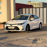 سيارة كورلا هايبرد 2025 ماشيه 3000  رقم بغداد بأسمي   تجميع صيني   بصم...