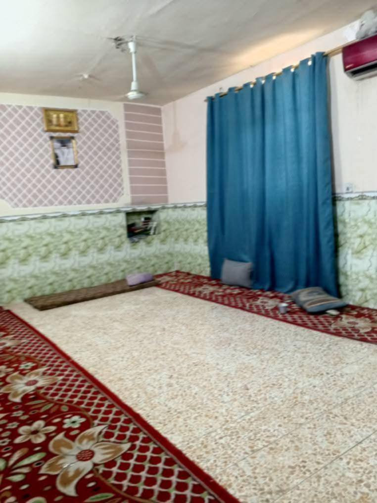 دار للبيع طابقين طابو زراعي سند 25 المساحه 300م يحتوي على 3 غرف نوم وصالتين ومطبخ واستقبال وصحيات داخليه خارجيه وطارمه وحديقة المكان كربلاء طويريج حي الضباط مباشر على شارع المحيط السعر 150 مليون وبيه مجال للاستفسار مراسلة الصفحه او الإتصال على ***********و*********** و*********** أو مراجعه مكتب سيد علي النعيمي الكائن في طويريج الشارع العام قرب الإطفاء بداية شارع ٤٠
