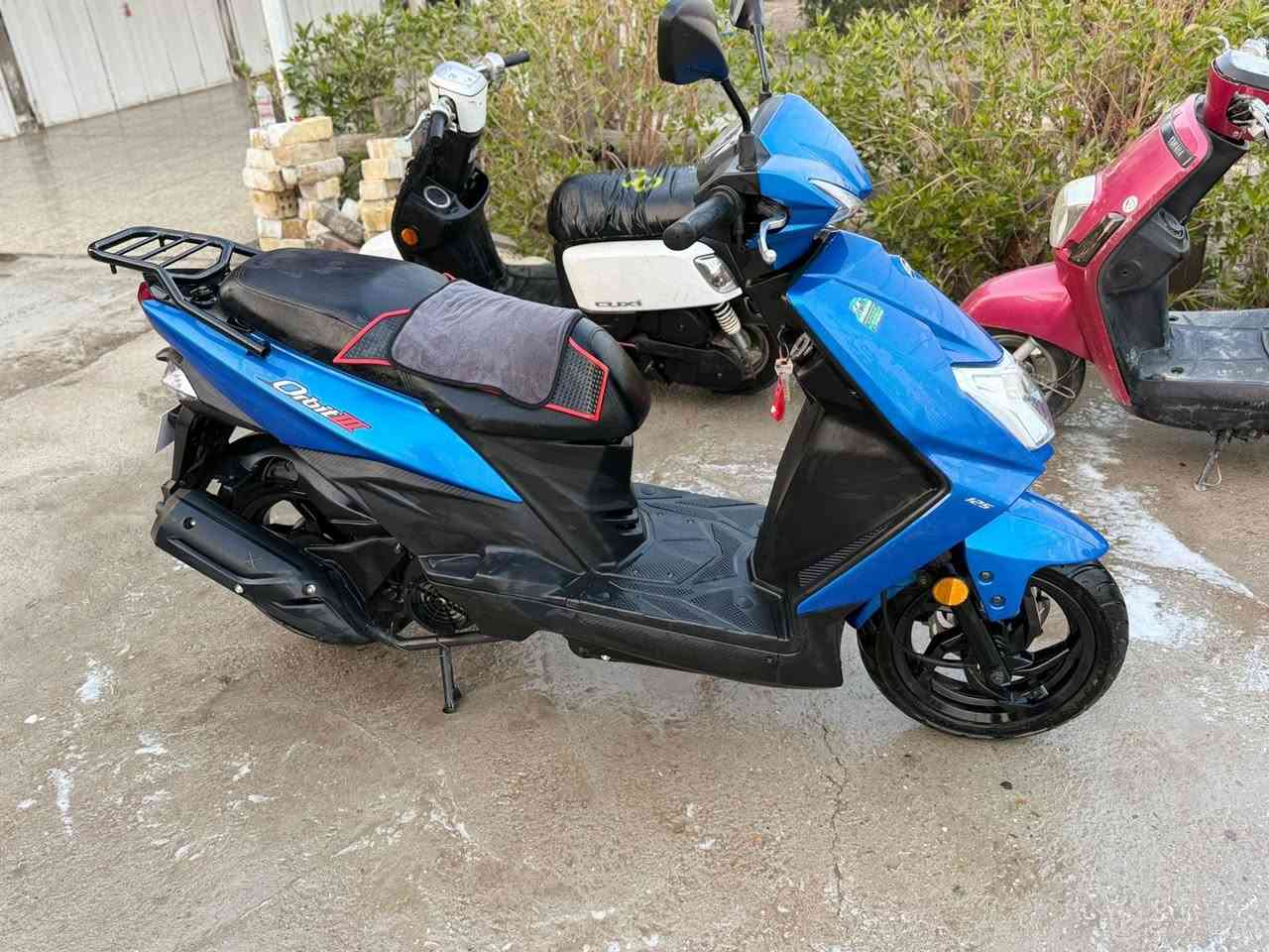 سيام اوربت 125cc
موديل 2022 صنع تايوان
اللون .. ازرق
اللايت LED
العداد ..5000 قابل للزيادة
اوراق رسمية يعني تسجيل الدراجة ..
السعر .. مليون و450 الف بيه مجال بسيط ..
***********
