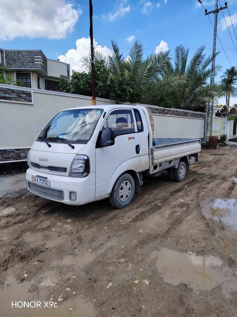 السلام عليكم للبيع كيا موديل 25 السياره كفاله ماشيه 21 رقم بابل السعر 158 بيه مجال بسيط الرقم ***********
