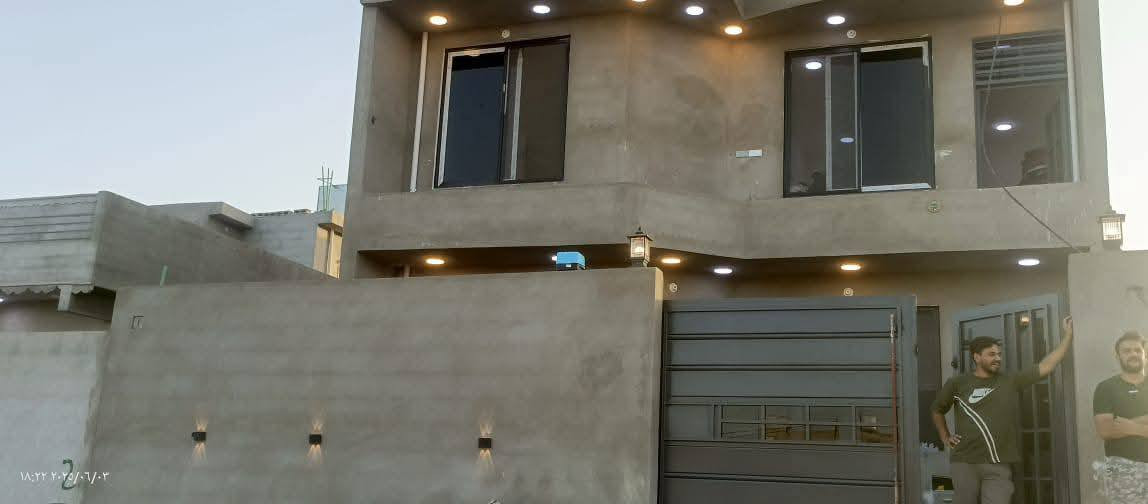 سلام عليكم ورحمه الله وبركاته

دار  وبتلو للبيع  المساحه  الكليه ٣٥٠ م طابو ملك صرف وحتى السند بعدني ممستلمه وممسحوب عليه ١٠٠٠ دينار صافي من كلشي 
نزال ٢٥  واجه ١٤  علمآ صار شهرين من كمل بناء الدار والحمدالله 
مساحه الدار ٢٢٥ م   ومساحه البتلو ١٢٥ .. علمآ دار مكون من طاقه  يعني انسه اطفاء كهرباء بالبيت 
يتكون الدار من طرمه  وحديقه خارجيه  استقبال  وغرف نوم كبيره عدد ٥ ومطبخ وصاله كبيره وحديقه داخليه ومناور عدد ٢  وحمامات عدد٢ وسطح كبير وصغير..
بتكون الدار من  تأسيس خطين ماء والمجاري من المصري اصلي وكهرباء ٣ خطوط فنار الاصلي ظمان.  وسستم كامرات الاصليه شبابيك المنيوم  وشبايبك PVc..والمحجر زجاج... وبوب حديد ابو كتيبه ٢٥ سم  وجام كله ابو ٦ اسود ماكو شي بي نقص 

موقع الدار..الخالص حي الظباط  بدايه منطقه دليم ..ثاني فرع..المنطقه يتكون فيها ماء ومجاري وكهرباء والتبليط عن قريب للاستفسار اكثر  للا تصال على رقم***********  واتساب..او على خاص..واني الممنون تحياتي لكم جميعآ..
