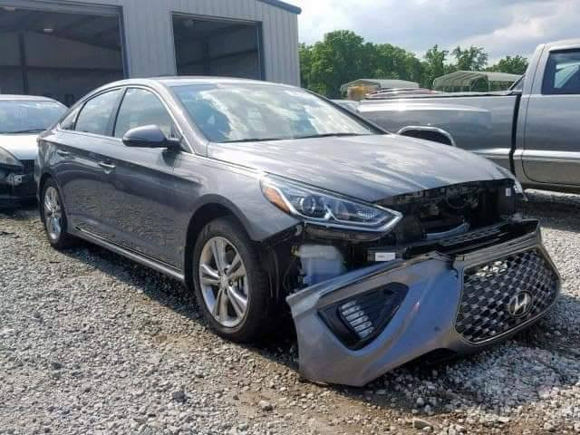 سلام عليكم اخوان سوناتا للبيع 2019 سبورت ماشيه 71 الف كلين بس دعاميه ومصلحه نفسها والعراق بارد بالجاملغ دراجه طختها سياره فول مواصفات مكان سياره بغداد كراده ***********
