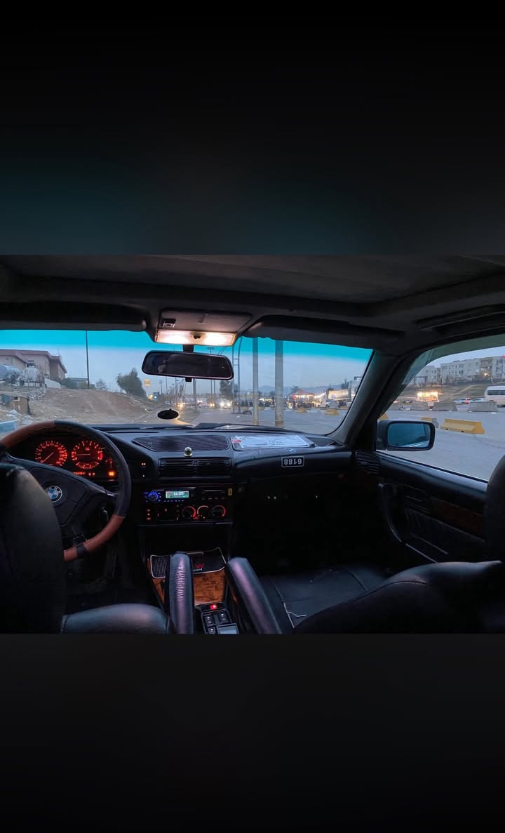 ئەم سەیارەیە بۆ فرۆشتن ١٩٩٤ / ٥٢٥ تۆماتیک  فول فولە ئەڕمی سلیمانی هەموو گیانی بە شەرت 42 گەلاو مەعامەلال .لە
سلیمانیم .***********…..***********
