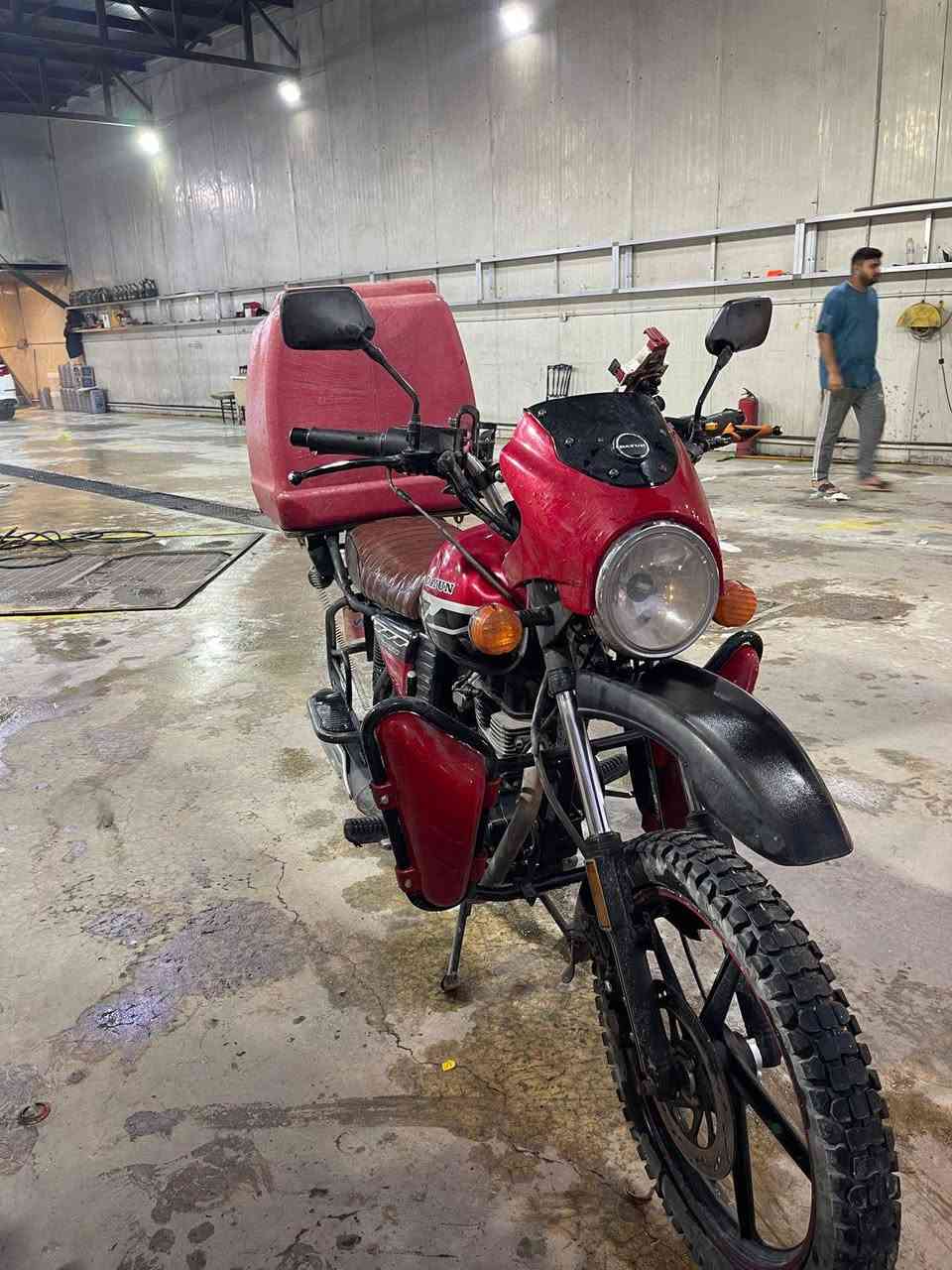 سلام عليكم دراجه دايوان 2023 مرقم  بغداد سنويه كفاله عامه م بيهه طعجه صغيره بل تانكي سعرهه 2300 وبيهه مجال  عنواني الشعب ***********
