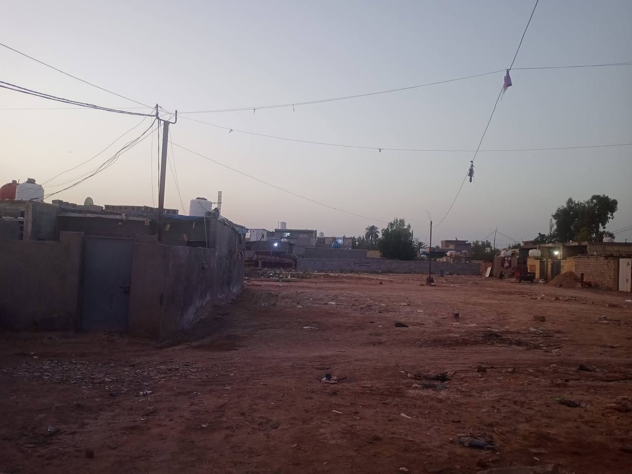 قطعة للبيع  بغداد جسر ديالى القديم العريفية قرب تل الرشاد
المساحة ٢٠٠م
واجهية ١٠ نزال ٢٠
خدمات گهرباء ذهبي وطنية
السعر ٢٤وبيها مجال
للاستفسار
***********
