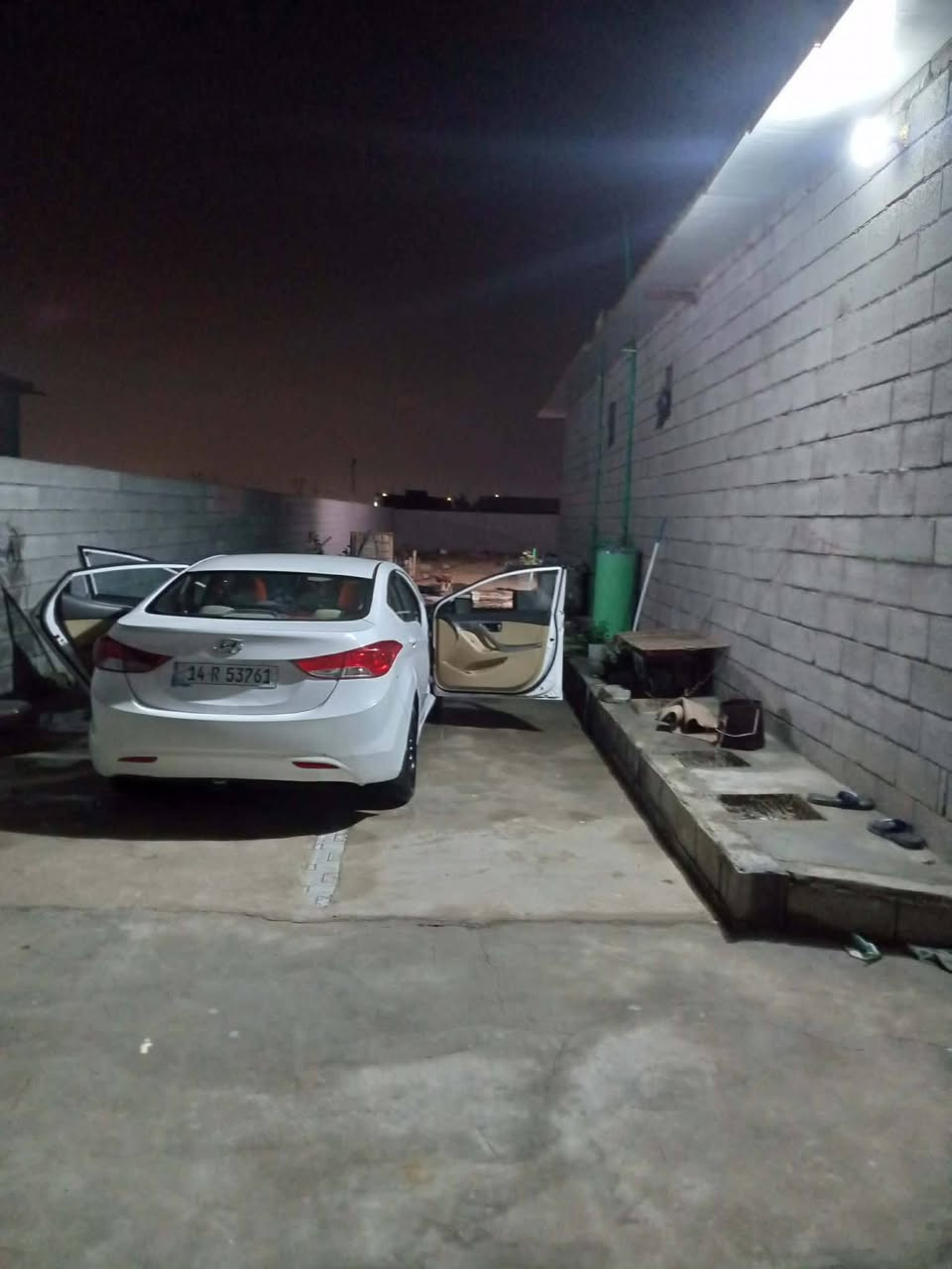 عدي الف متر مسيج مع بيت حديث مرتب بلدواجن الشراي يخابر ويدلل ماي اساله وكهرباء جديده ***********
