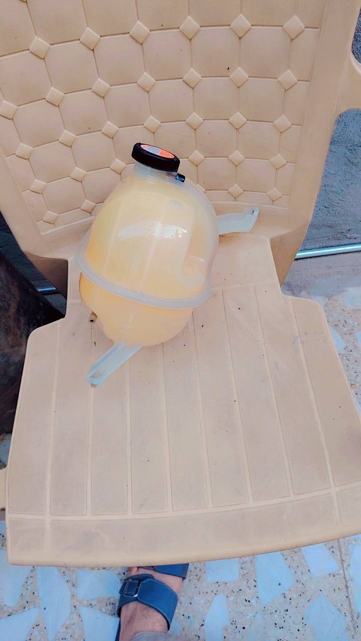 السلام عليكم
دبه ماء راديتر هايسه اصليه وجديده 
لبيع سعر 60 عنوان بغداد مشتل 
***********
