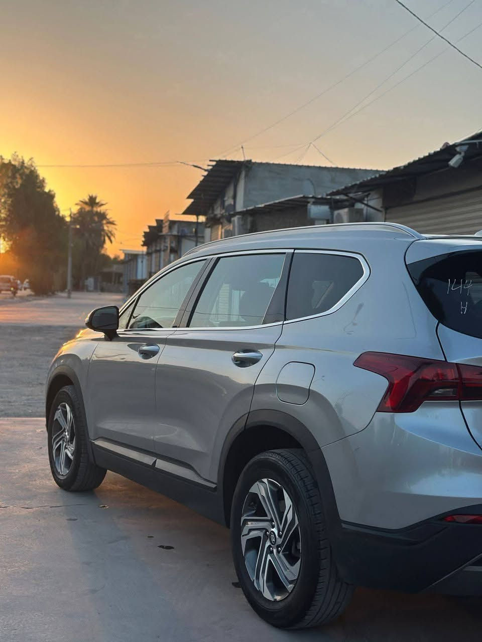 سلام عليكم للبيع فقط 
سنتافي موديل 2023 وارد امريكي 
فول مواصفات عدا الفتحه والفور ويل
حادثه مرفق صور امريكا بلمنشور
5 راكب 
محرك ٢٥٠٠ تنفس طبيعي 
شاشه كبيره كامره دواره 
تحكم استيرن جهتين 
تبريد قطعتين كشن كهربائي سايق تدفئه بلكشن شاحن وايرلس وظعيات قياده اطفاء ذاتي اريل نفكيشن جنطه كهرباء وباقي مواصفات معروفه ماشيه ٦٠ مايل
رقم اربيل الدولي تحول مباشر وسياره جديده وجاهزه مابيه اي نقص 
سعره 203 وبيه مجال جدا بسيط حق الجيه للشراي مكاني بغداد جكوك
اي استفسار/ ***********
                 /***********
