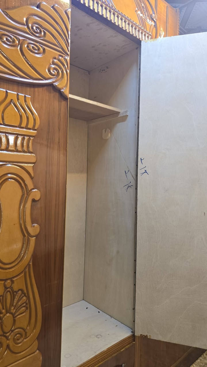 غرفه 6 ابواب ملحق فول نضيفه خشب ثقيل خمسة ملم مستعمله فصال حديث من معرض فارس الحمداني عنوانه يكون موصل حي البكر شارع القادسية الثانية قرب جامع علي بن ابي طالب سعر 750 مع توصيل شد ونقل داخل الموصل التصال على الرقاهم إتصال او التواصل علئ الواتساب وتدلل ***********:***********
