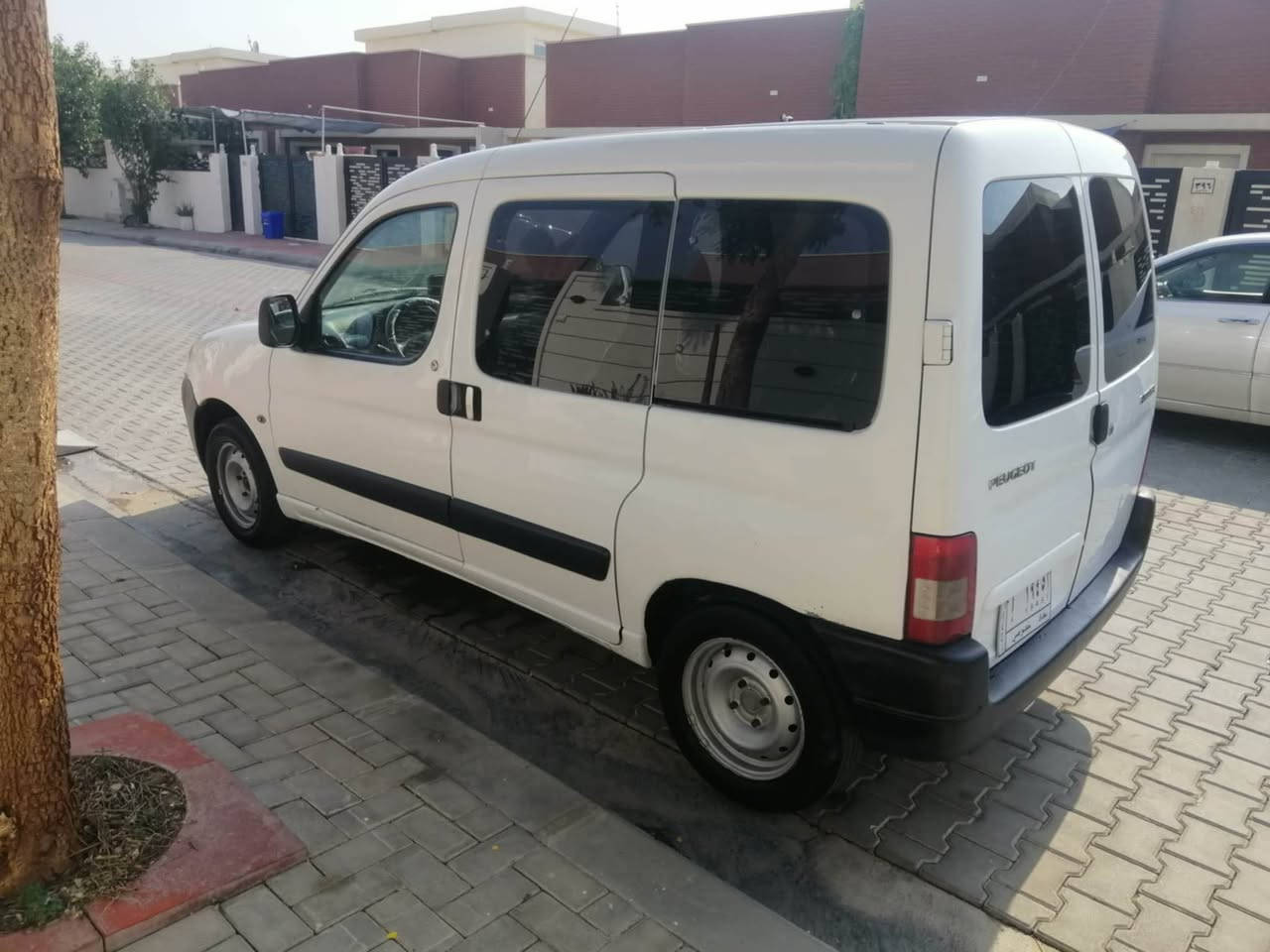 بێژۆ پارتنەر 2010
4 تایەی لۆکی لەسەرە
یەک دینار مەسرەفی تێدا نییە
تەبریدی بەهێز
شاشە و کامێرا
کتابی مزایدەی هەیە
سەیارەکە جاهیز و 📥 

گێر و مەکیەنەی بەشەرت 
هیچ کێشەیەکی تێدا نییە 

ژمارەی خاوەنەکەی 
*********** كالار, السليمانية
