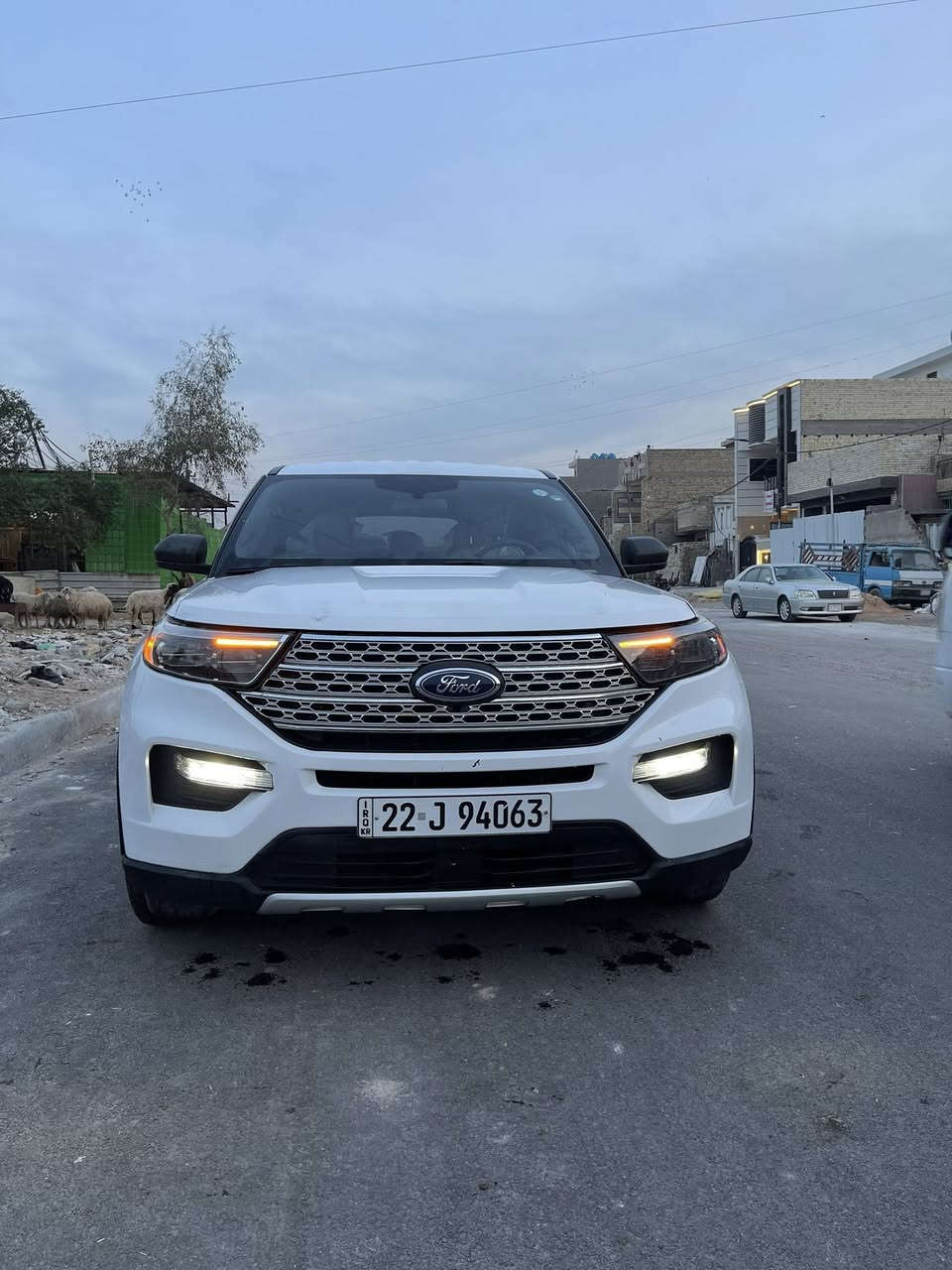 سلام عليكم. 
اخوان الي يدور اكسبلور بوليسي ابيضّ مكينه 6 سلندر تنفس طبيعي كفاله بدون صبغ وجديد وجاهزه ع وضع الابلاد يتصل ويدلل مديل 2022 مرقم أربيل وجاهز تحويل أو وكاله مجاني شرط.  مكينه كير تبريد كله جاهز بشرط مكفول مكانها بغداد جميله سياره جديده بوضع الابلاد طك فلين أي استفسار *********** اتصل وبخدمتك. 
سعرها 198 وبيها مجال بسيط حك الجيه
