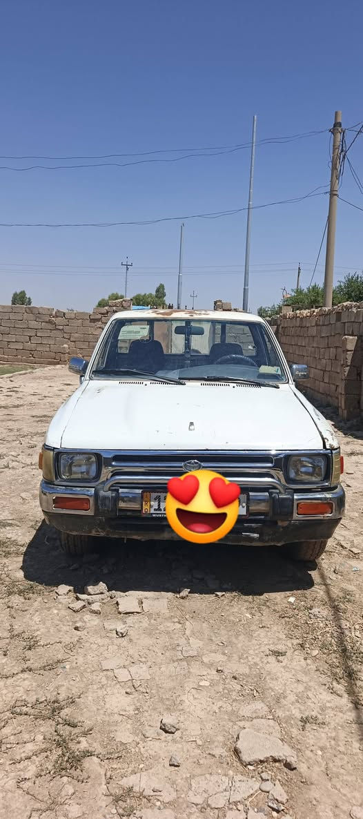 السلام عليكم بيكم موديل, 1992 . سنويه ل 2029 . بيها بارد جهة الاماميه جهة السائق. مكينه بيها صرف . كير اكسن شاصي شرط. للستفسار. ***********
