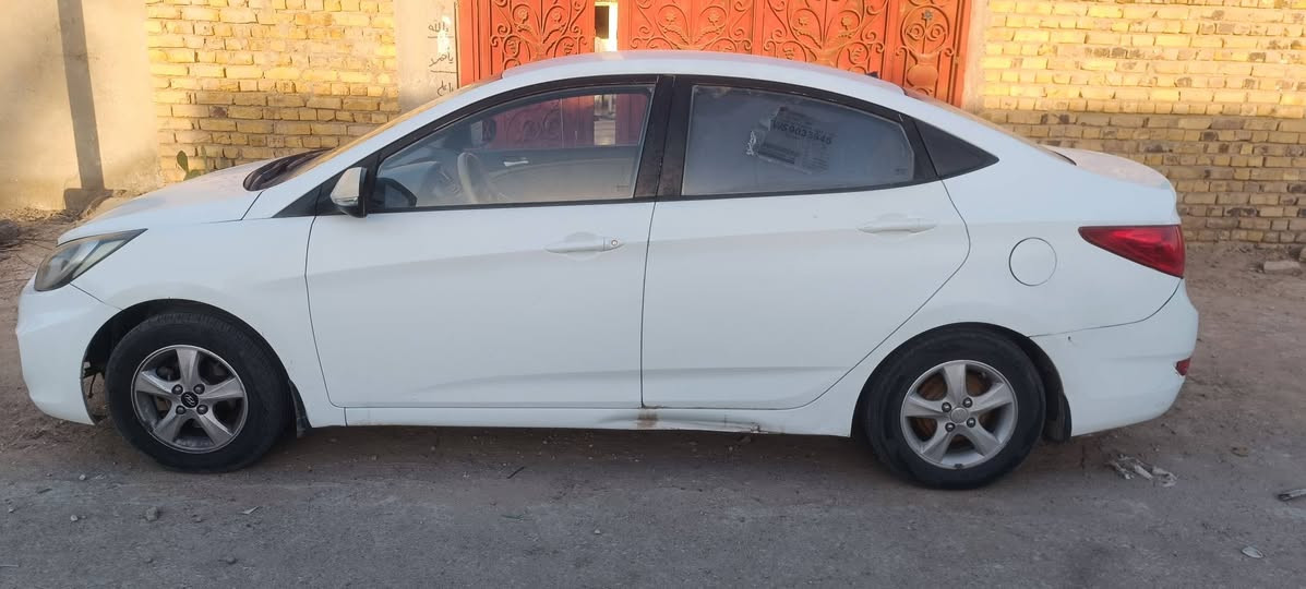 اكسنت 13 
كير عادي 1600 
جاهزه من كلشي حداديه وكهربائيات بدون ضربه السياره بيها بارد شي بسيط
مكاني الديوانيه دغاره
***********
سعرها 75
