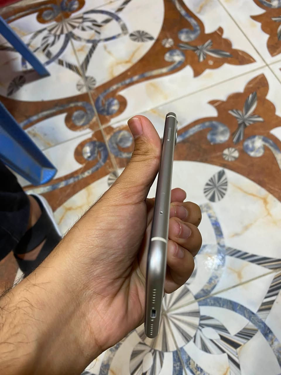 ايفون ١١ عادي جهاز نضيف بطاريه ٩٠ بلاد جهاز مال بيت شاشه لمس طبيعي بس مكسوره ذاكره ١٢٨ سعر ١٢٥ مكاني قرنه ***********
