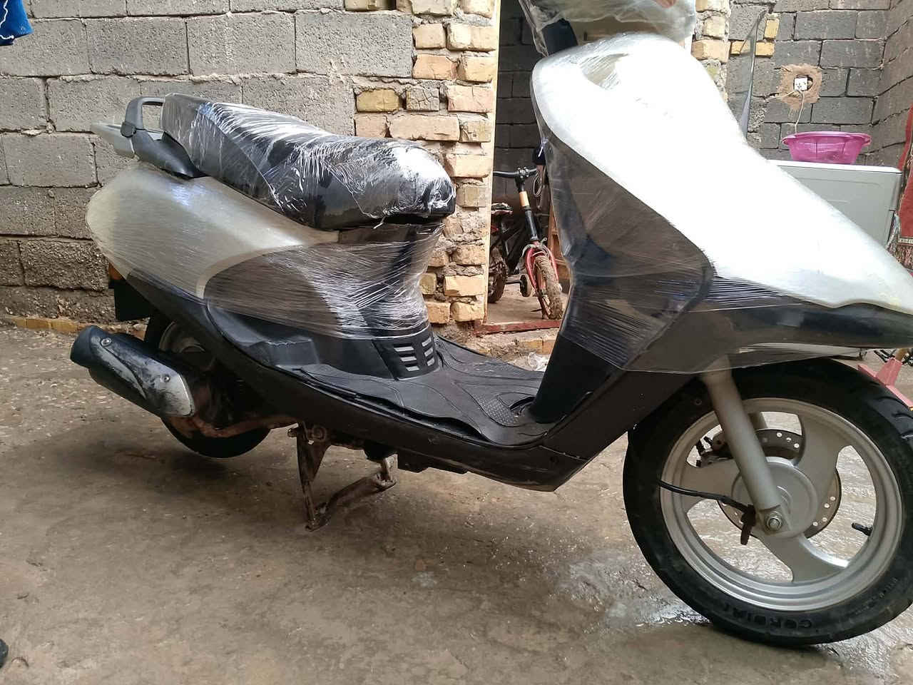 دراجه سبيسي للبيع السعر ٢٠٠ألف بيها خيط بخار الحي العسكري ٠٠٠حسينه بيت دشر***********
