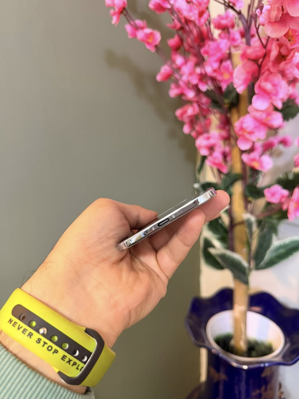 السلام عليكم IPhone 17 air 256 اخو الجديد شخط واحد مابي بعده بالضمان بطارية 100 كامل ملحقات وكارتون + كفر اصلي 
السعر 1,295 مليون و295 الف مجال بسيط 
انطيك ضمان بي وتاخذه من باب بيتي 
مكاني الشعب شارع الصحه 
***********
