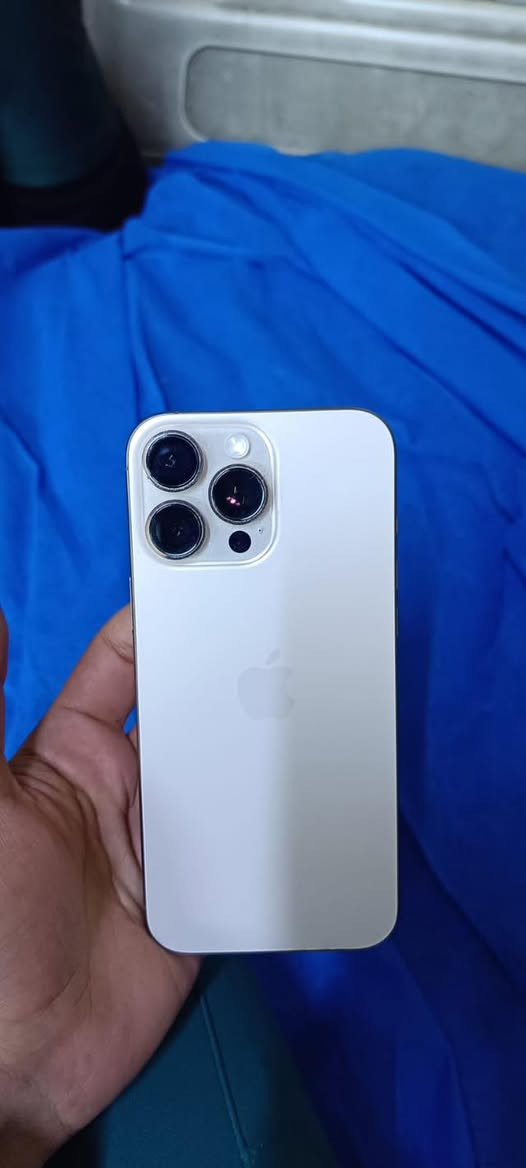 سلام عليكم
16برو ماكس مستخدم كلش قليل 
عندي موبايل 2 ما محتاجة 
نظافة 100‎%‎ ويا كارتون وشاحنة اصلية بعدها بالضمان وكفرات 3 جدد
والموبايل بعدة بالضمان لحد شهر 5 
رايدة 1450

***********للتواصل او خاص
