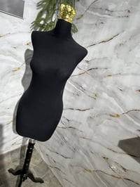 ملكانه للبيع معا تعاليك عدد تعاليك ملابس ٣٠ تعلاكه وتعلاكه بجايم بطرون...