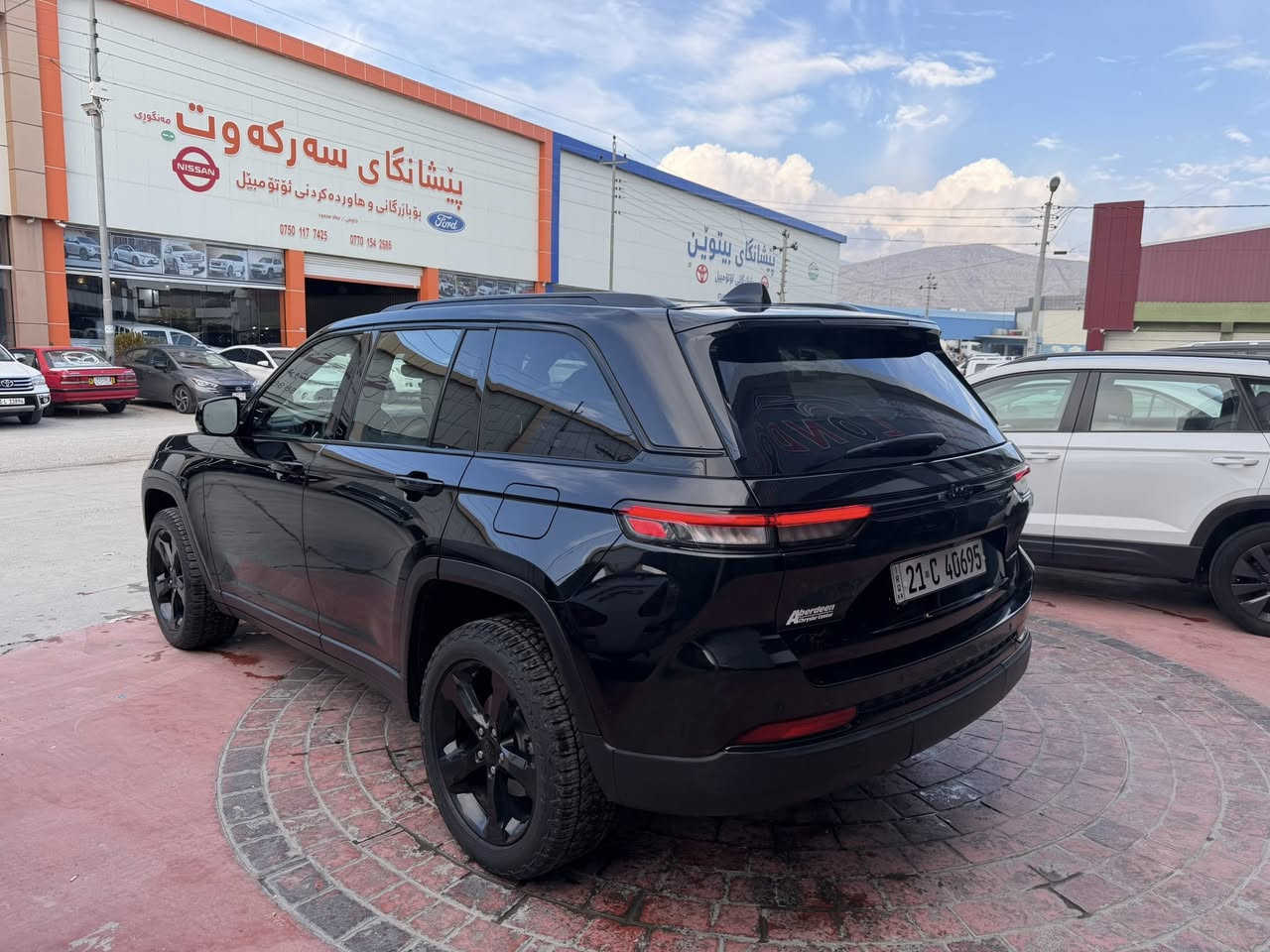 ﴿ بِسْمِ اللَّهِ الرَّحْمَٰنِ الرَّحِيمِ﴾
جێب گراند شیرۆک
٢٠٢٢ لاریدۆ
٢ پارچە بۆیاخ بەبێ داخلی
دەرگایەکی بە بیلاد گۆڕاوە و دەرگایەکیش بۆیاغە
پشت و پێش کەپس
٣٥ مایل ڕۆشتووە
کامل سێرڤس کراوە بێ هیچ کێشەیەک
گێڕ و مەکینە و تەقە و ڕەقەی بە شەرت
٣١٥$ و مەجالێکی کەم
شوێن/ ڕانیە-سلیمانی
***********
***********
رقم شانسی

1C4RJHAG0N8607376
