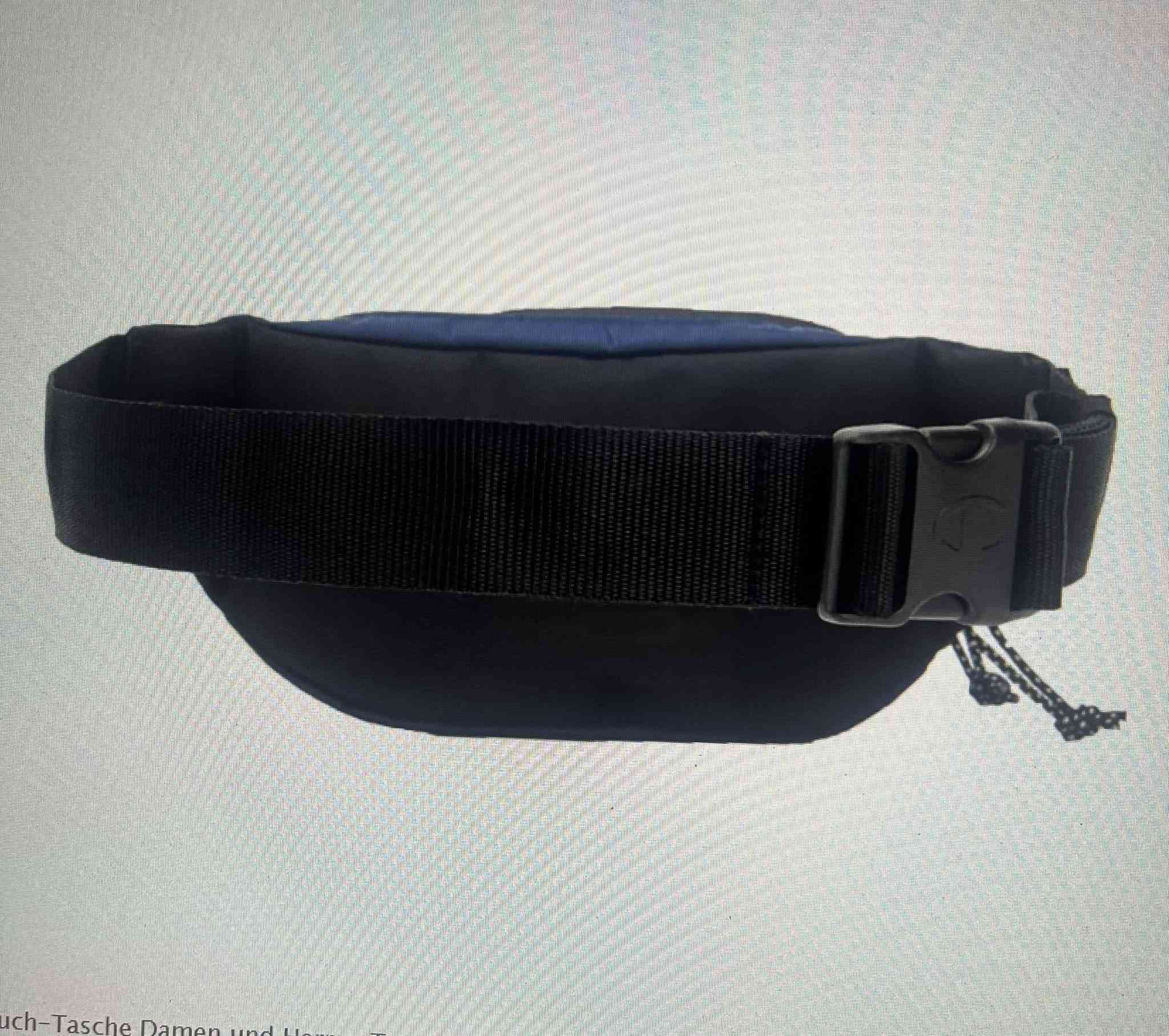 حقيبة خصر Champion Center للنساء والرجال – سعة 1 لتر
حقيبة خصر أصلية من ماركة Champion العالمية، تجمع بين التصميم العصري والعملية، مناسبة للاستخدام اليومي، السفر، والأنشطة الخارجية.

مميزات المنتج:
 • تصميم أنيق يناسب النساء والرجال
 • خامة صناعية عالية الجودة (100٪ بوليستر)
 • حجرة رئيسية بسحّاب لحفظ الأغراض بأمان
 • جيوب أمامية إضافية بسحّاب لتنظيم أفضل
 • حزام قابل للتعديل لراحة مثالية
 • خفيفة الوزن وسهلة الحمل

المواصفات:
 • السعة: 1 لتر
 • الأبعاد: 28.1 × 12.7 × 6.5 سم
 • الإغلاق: سحّاب
 • الألوان المتوفرة: أسود – أزرق داكن

مناسبة لحمل: الهاتف، المحفظة، المفاتيح، والإكسسوارات اليومية.

اختيار عملي لمن يبحث عن جودة Champion المعروفة وتصميم مريح للاستخدام اليومي.


**إذا كنت صاحب هذا الإعلان وتريد حذفه لأي سبب، رجاءا أرسل رسالة إلى الدعم الفني**