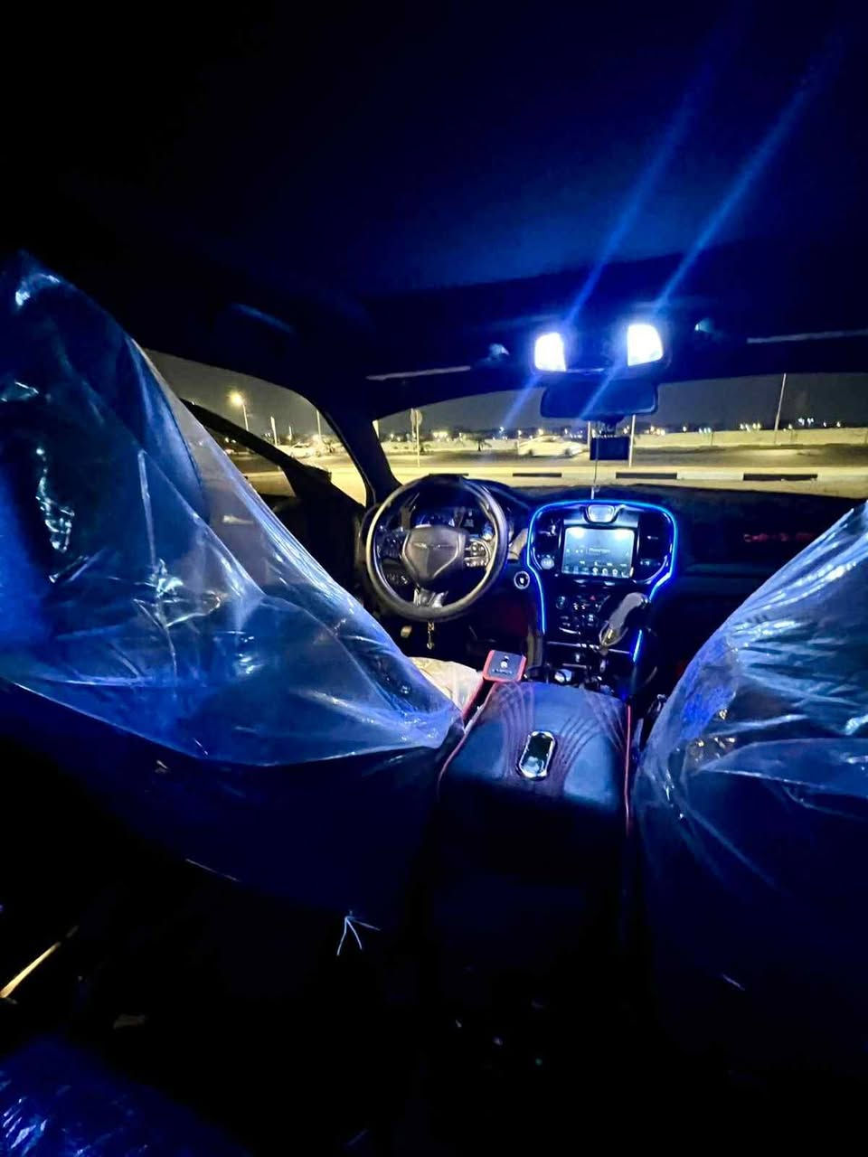 كلايسلر او أوباما 2016 اصل وارد كندي كلين  بيه طخات بصيطه  سعر 245 ورقه بيه مجال بسيط للبيع او مراوس جارجر حسب القناعه فول مواصفات بانوراما تحكم ستيرن كشن ميموري تدفئ كشن +ستيرن محرك 3600 مكان السياره ناصريه للإستفسار مراسله ع وات ساب ***********
