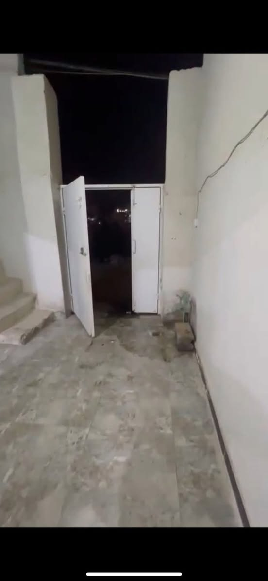 بيت للايجار الجزيره باب الهوى ب300
يتكون من غرفه وستقبال وصاله ومطبخ وحمام ب300 الف

***********
