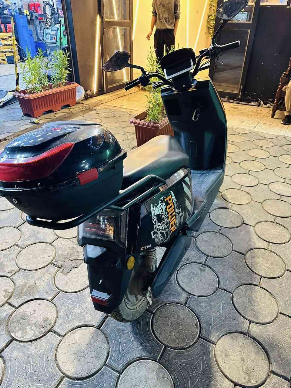 السلام عليكم
دراجة بوليس شحن للبيع صار شهرين من ماخذها جديده نضافة ٩٠ بلميه مجرد بيه ضربه بسيطه بلجاملغ الامامي وشويه شخوط موجدات بلصوره سرعة ٦٠ بصمه وسويج
المواصفات....
1_ تشغيل عن بعد
2_قفل للامان بلبصمه
3_ جهاز انذار
4_تثبيت السرعة
٣_5 سرعات + R رجوع بك
مستقره وضعيه الدراجة
رايدها ب٨٥٠ وبيخا مجال بسيط
***********
موجود واتساب
